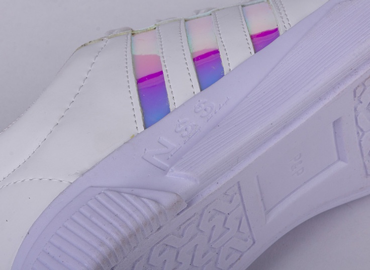 کفش زنانه هولوگرامی Adidas