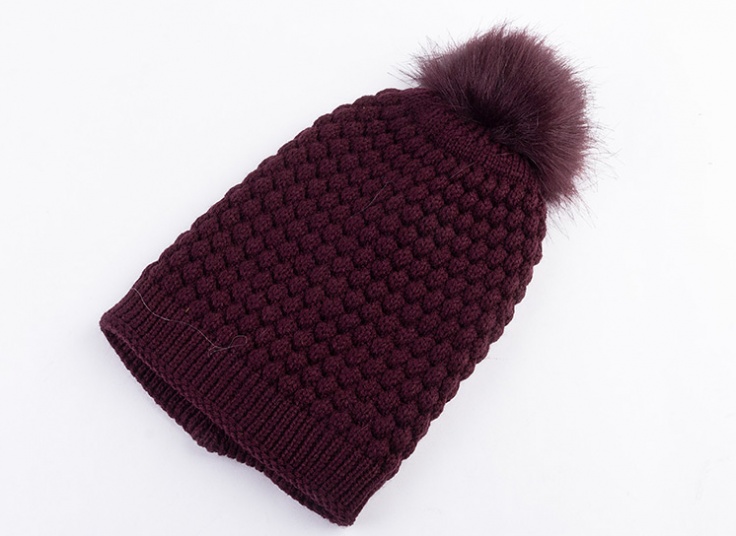 کلاه بافت منگوله دار MR