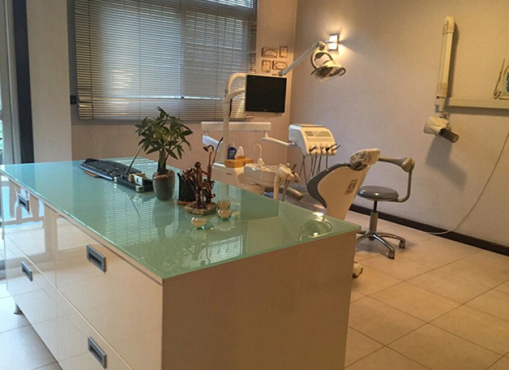 جرم گیری با بروساژ در کلینیک دکتر کازرانی