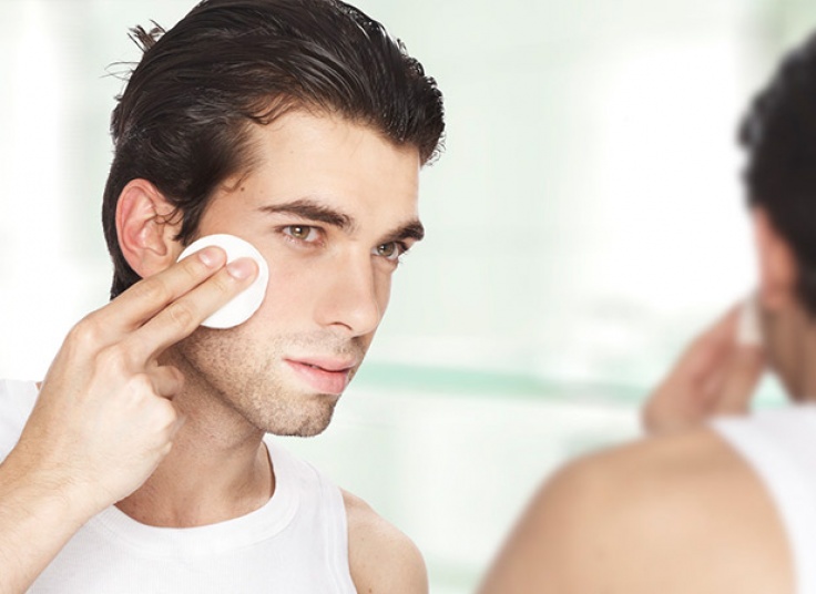 پاکسازی صورت در کلینیک پوست ثنا (نارسیس)