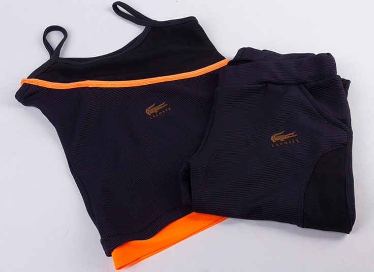 ست تاپ و شلوار برمودا زنانه Lacoste