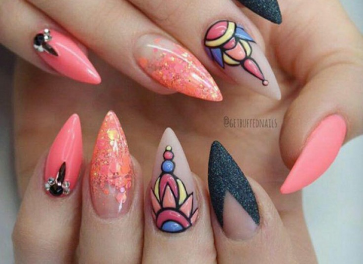 آموزش کاشت ناخن سالن فریبا