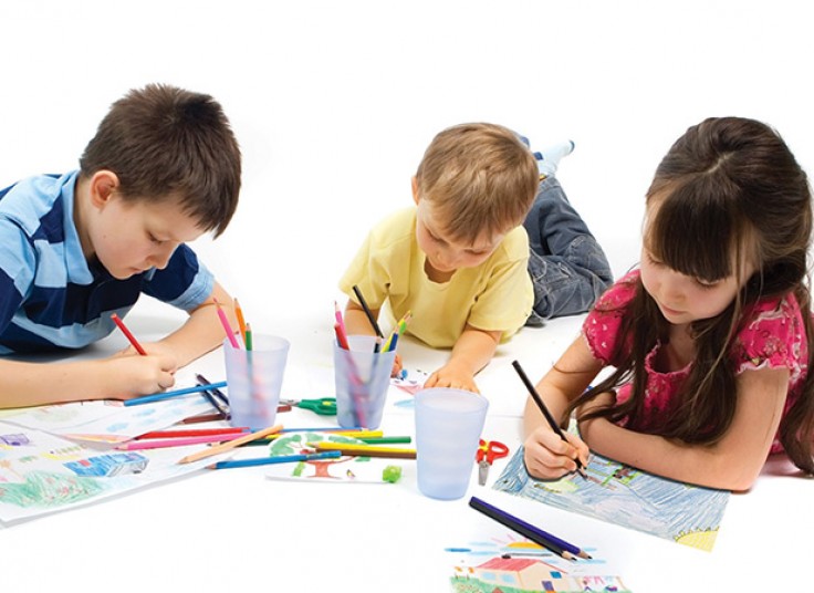 آموزش نقاشی کودکان در آموزشگاه خانه خورشید