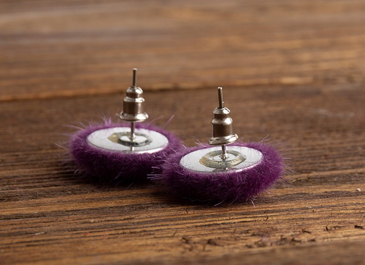 گوشواره میخی پشمی