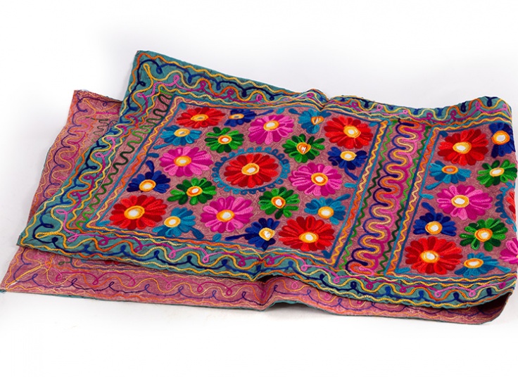 رومیزی سوزن دوزی و آینه کاری