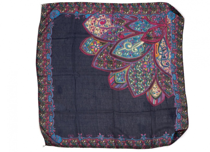 روسری نخی گل‌دار