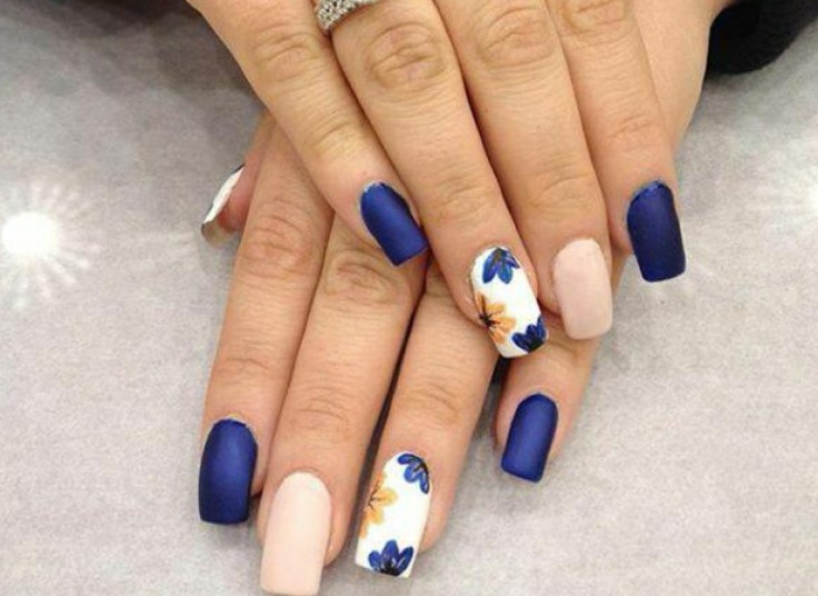 خدمات ناخن سالن زیبایی فریبا