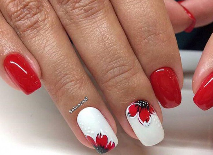 آموزش کاشت ناخن در سالن سولی ناز