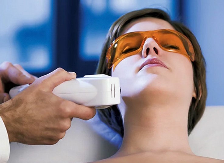 لیزر الکساندرایت الکسیس در درمانگاه پاک