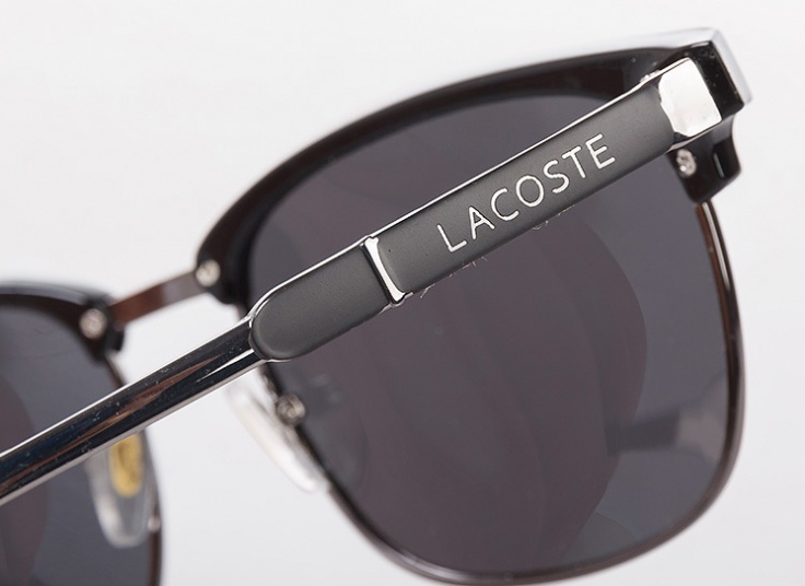 عینک آفتابی طرح Lacoste