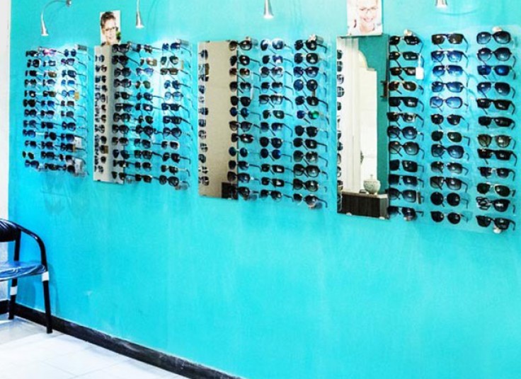 معاینه چشم آفتاب گستر قلعه