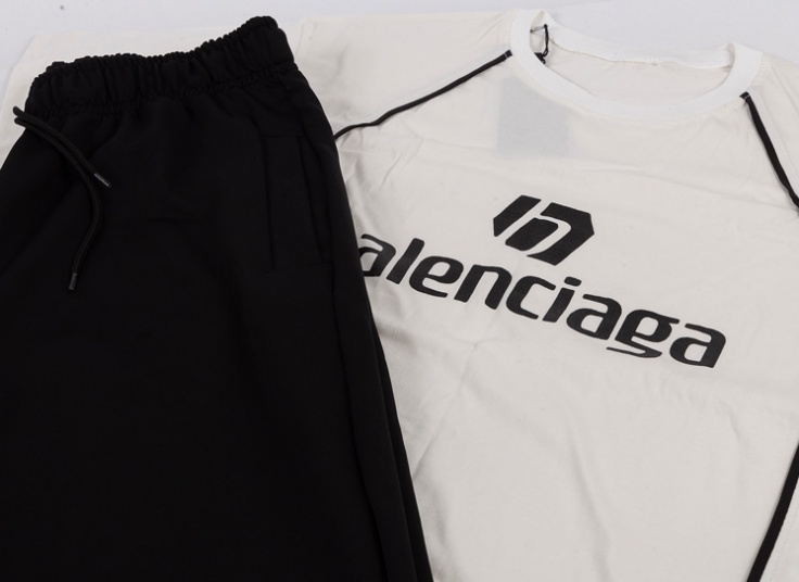 تیشرت و شلوار Balenciaga
