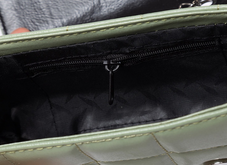 کیف دوشی زنانه prada