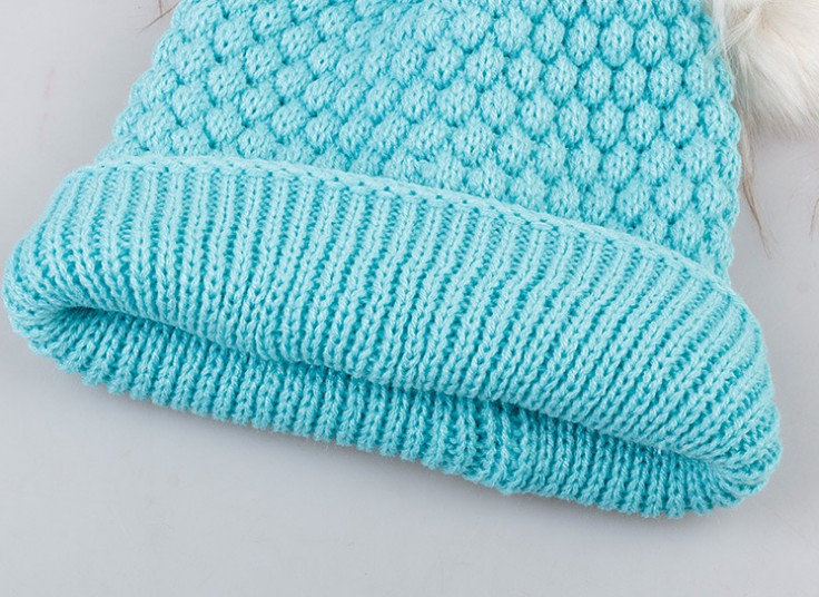 کلاه بافت Poom Poom