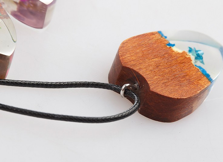 گردنبند چوبی گل رز