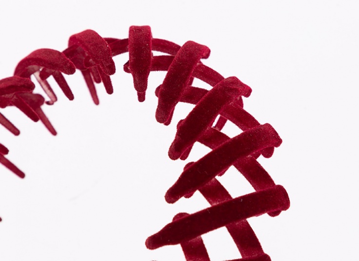 کلیپس گوجه‌ای مخملی