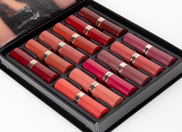 رژ لب گلیتری Huda Beauty