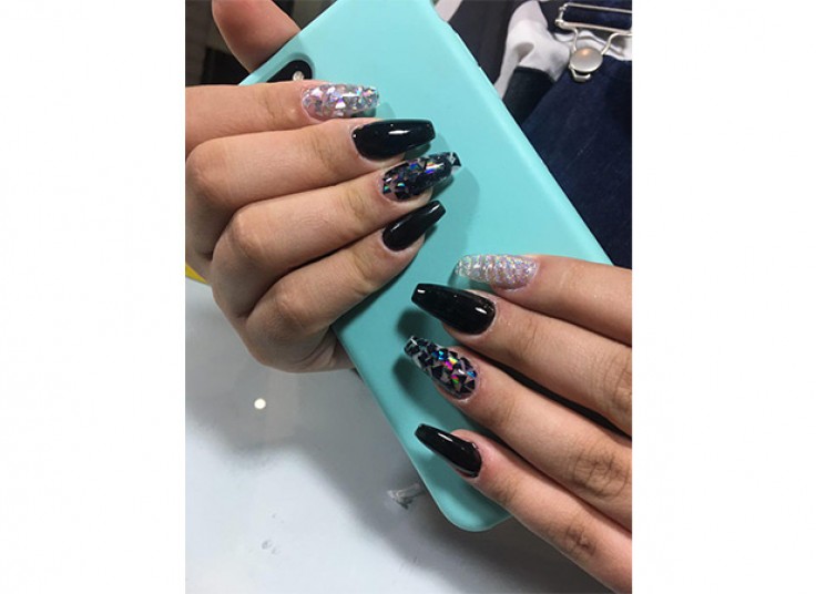 خدمات ناخن انستیتو زیبایی قیچی