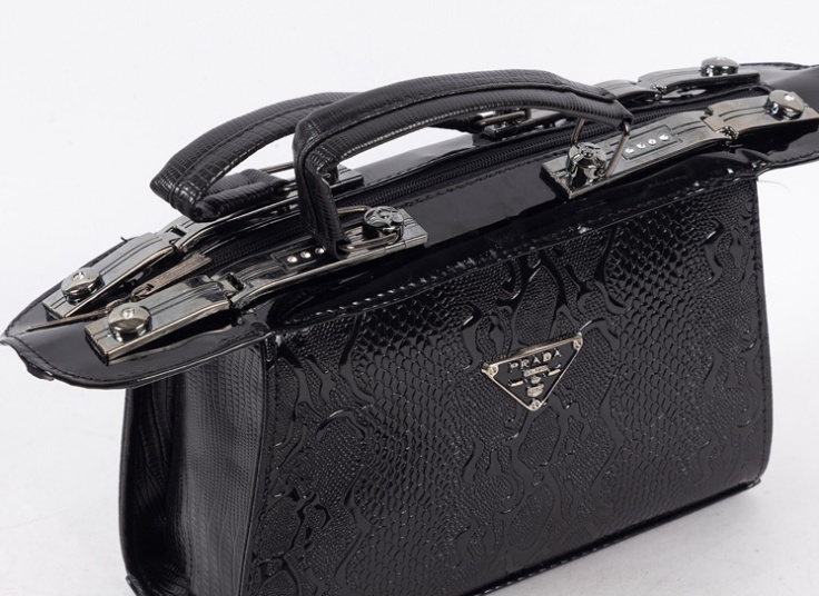 کیف زنانه ورنی Prada