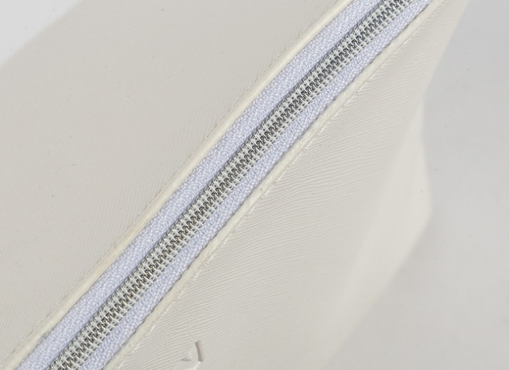 کیف آرایشی ISDIN