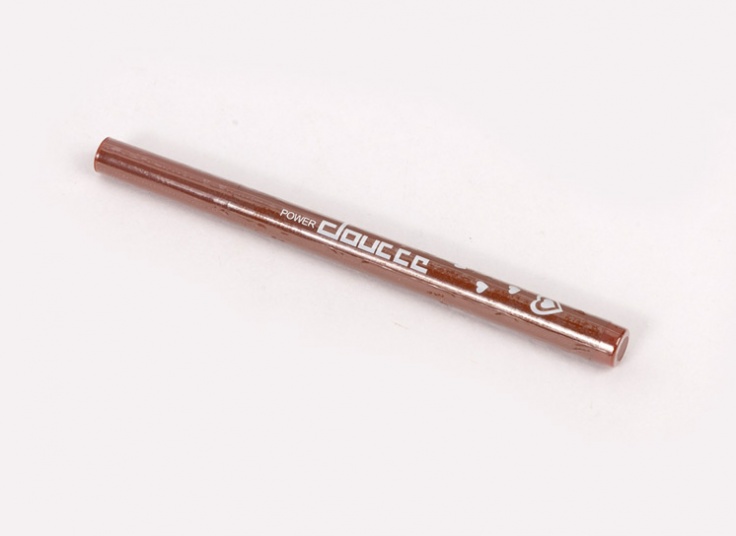 خط چشم ماژیکی رنگی Doucce