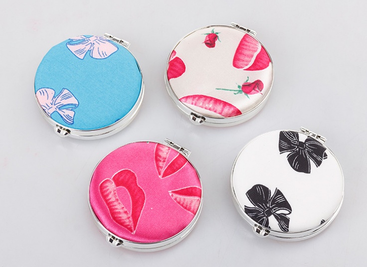 آینه جیبی زوم دار Fabric cover