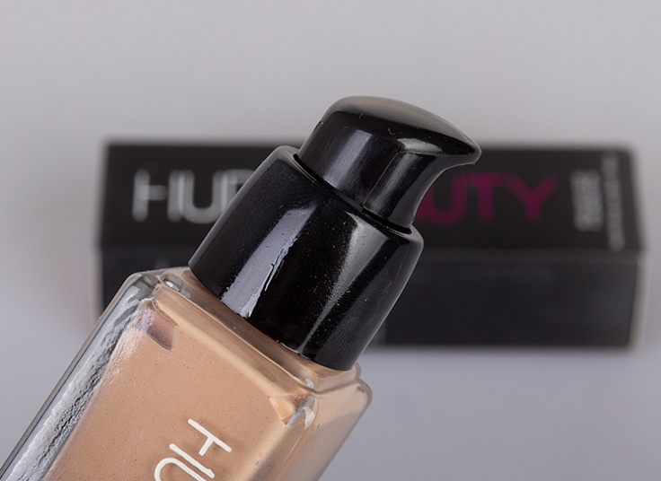 کرم پودر Huda Beauty