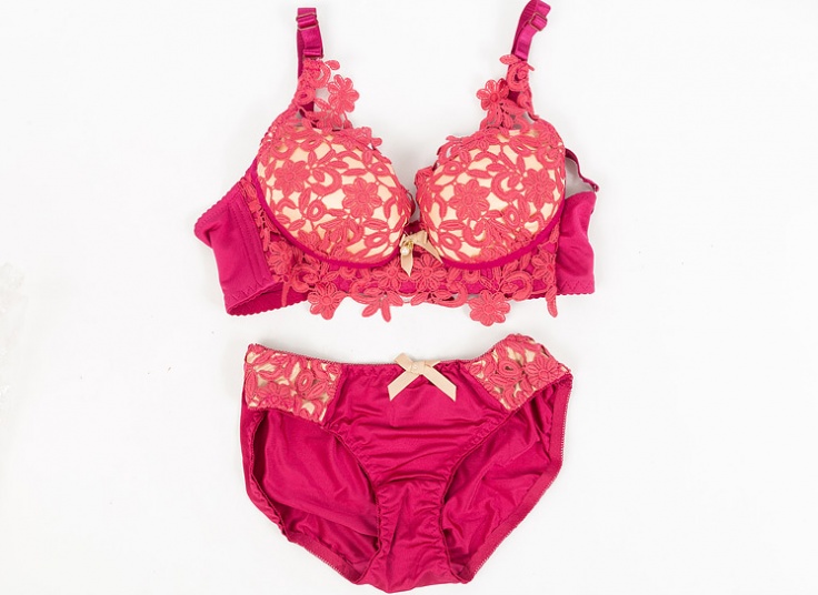 ست لباس زیر زنانه