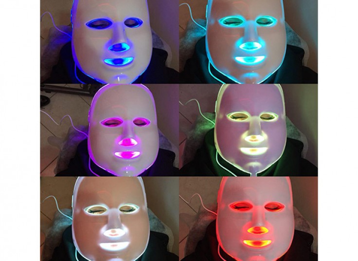 جوانسازی پوست صورت با فوتوتراپی در کلینیک آلفا