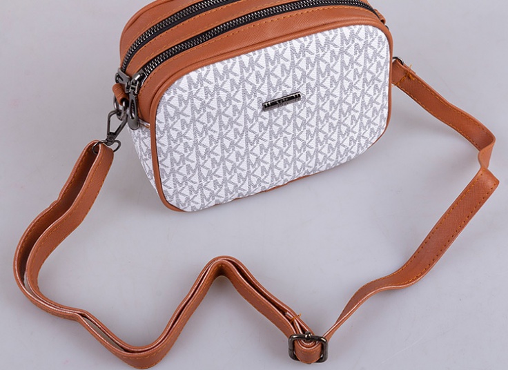 کیف دوشی زنانه Michael Kors