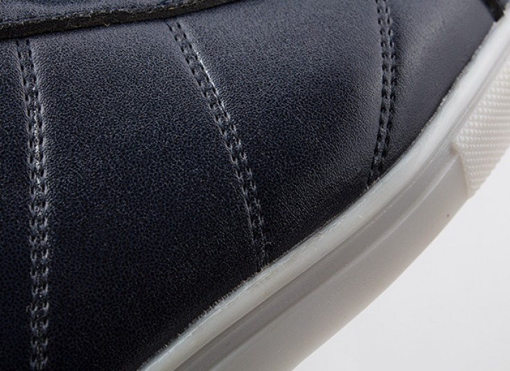 کفش اسنیکرز Bershka