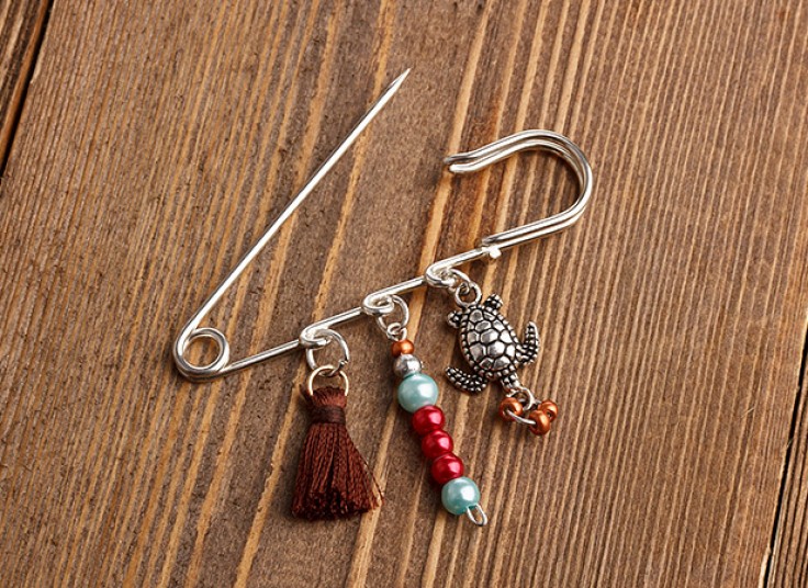 سنجاق سینه دست ساز