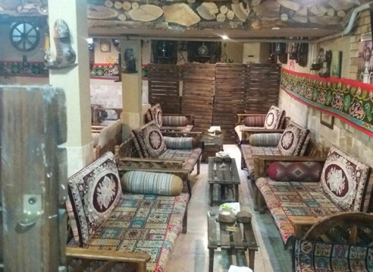 سرویس چای و قلیان سرای سنتی کوچه باغ