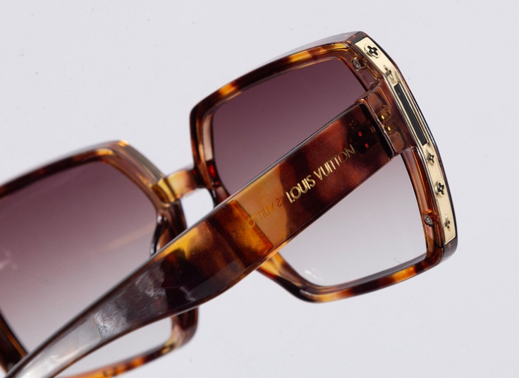 عینک آفتابی زنانه LouisVuitton مدل 7512