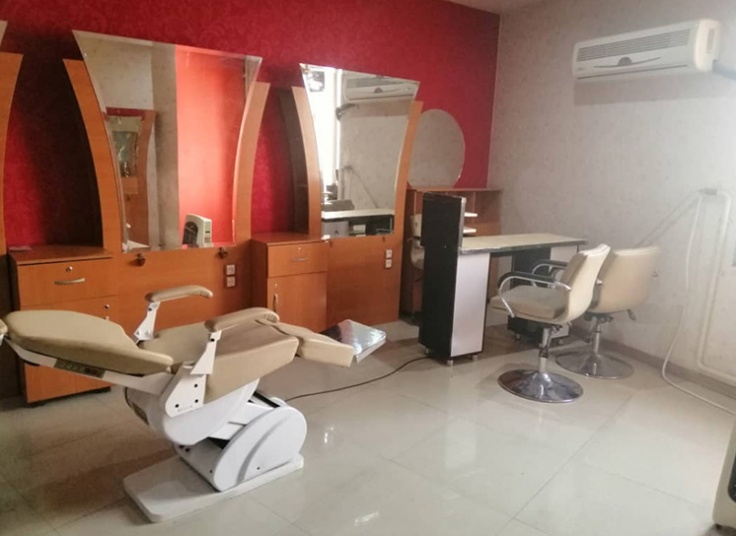 خدمات مژه و ابرو در عروس سرای پدیده