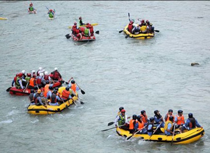 تور رفتینگ قایقسواری در آبهای خروشان