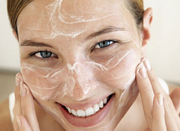 تخفیف 50 درصدی اصلاح موی سر و ماسک صورت در منزل شما