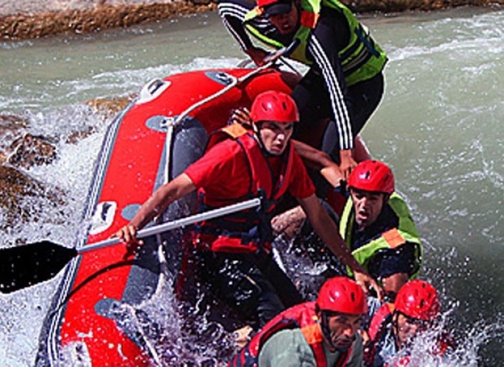 تور رفتینگ قایقسواری در آبهای خروشان