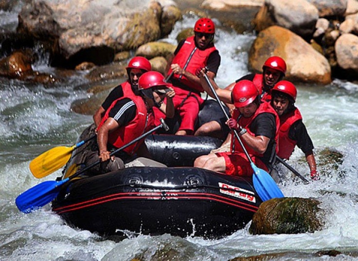 تور رفتینگ قایقسواری در آبهای خروشان