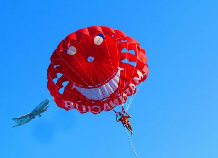 تخفیف 20 درصدی چتر پاراسل در کلوب ساحلی مارینا کیش